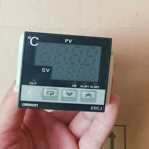 咨询-E5CJ-Q2HB温控仪表，，成色如图，可以