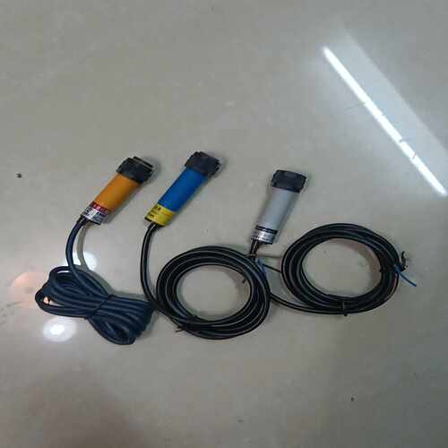 询价光电传感器e3fn-ds30c1，光电开关e3f-ds10y