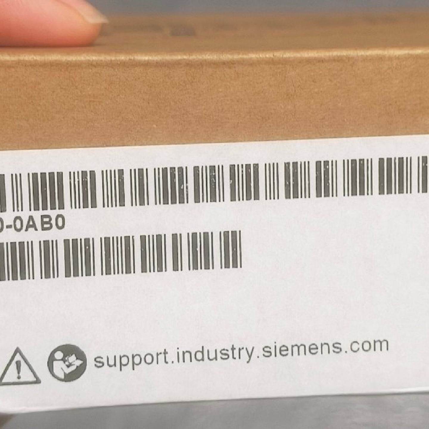 西门子6ES7 332-5HF00-0AB0，全新未开封，原--议价商品