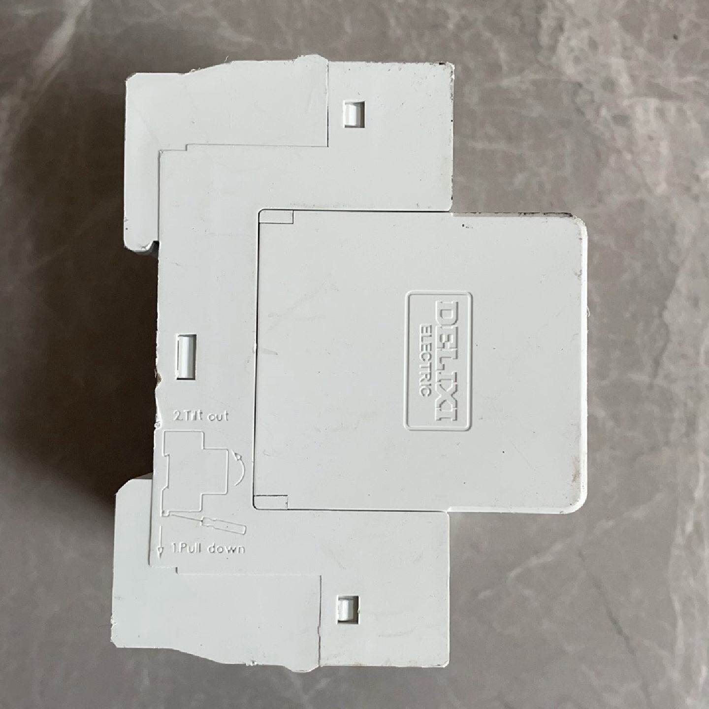 德力西浪涌保护器 DZ47Y-20  20KA--议价商品