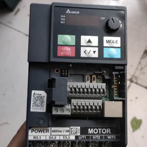 【询价】台达3.7KW变频器一台，成色自定义，，缺端盖，详情适用