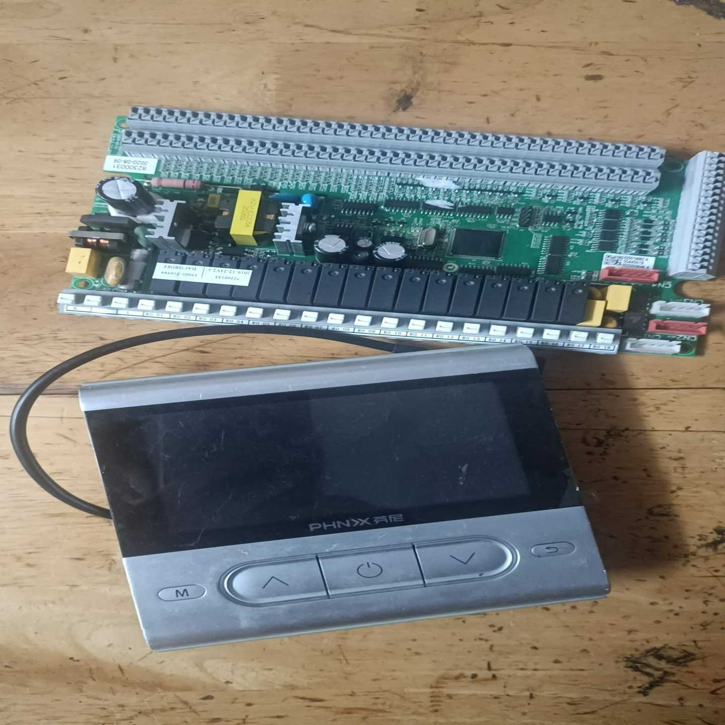 芬尼空气能线控器,4匹6匹8匹,七成新。正常使用--议价商品