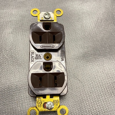 拆机荷宝Hubbell三箭头插座-议价