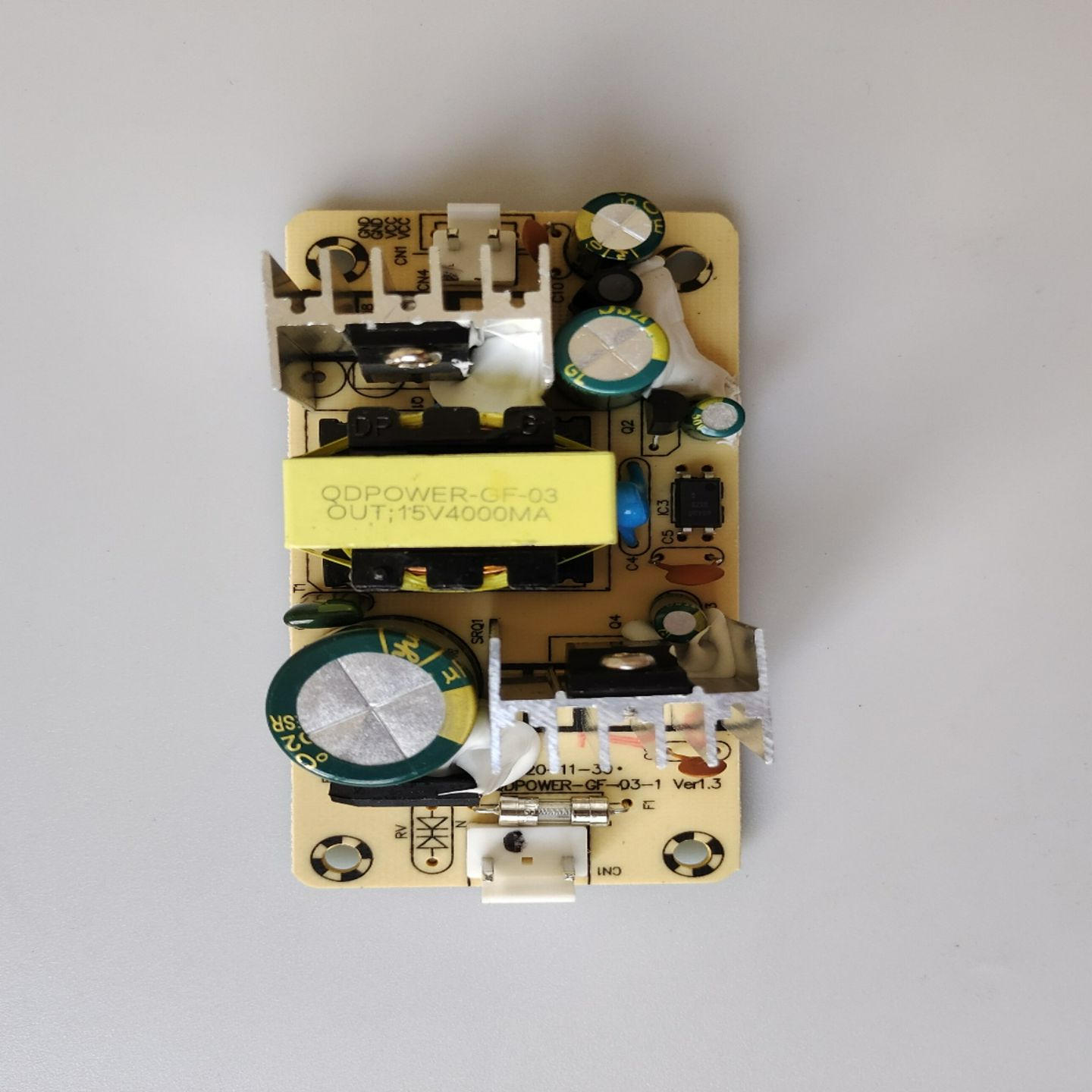 新型音频电源板15V4000Ma数字功率放大器板拉杆扬声器15V4A可充电