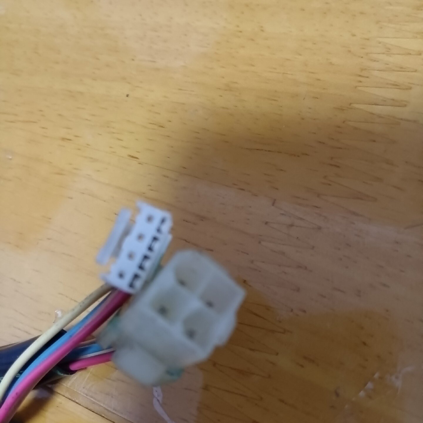 询价-E56036 IWASE AH3 CSA PVC 105C - 实物图