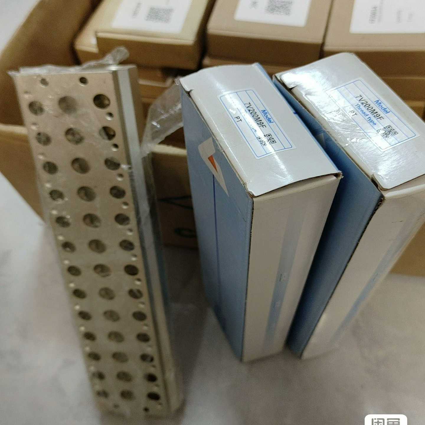 亚德客7V200M9F 汇流排1个低价处理打包出货位S，议价