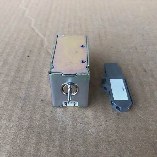 ABB 1SDA063552R1 UNDERVOLTAGE RELEASE UVR T7T7MX1