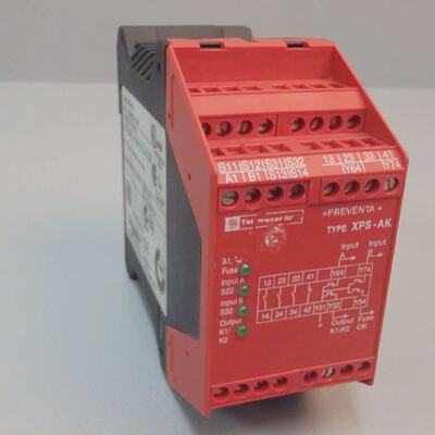 XPSAK311144  TELEMECHANICS  XPSAK311144  USED safety relay