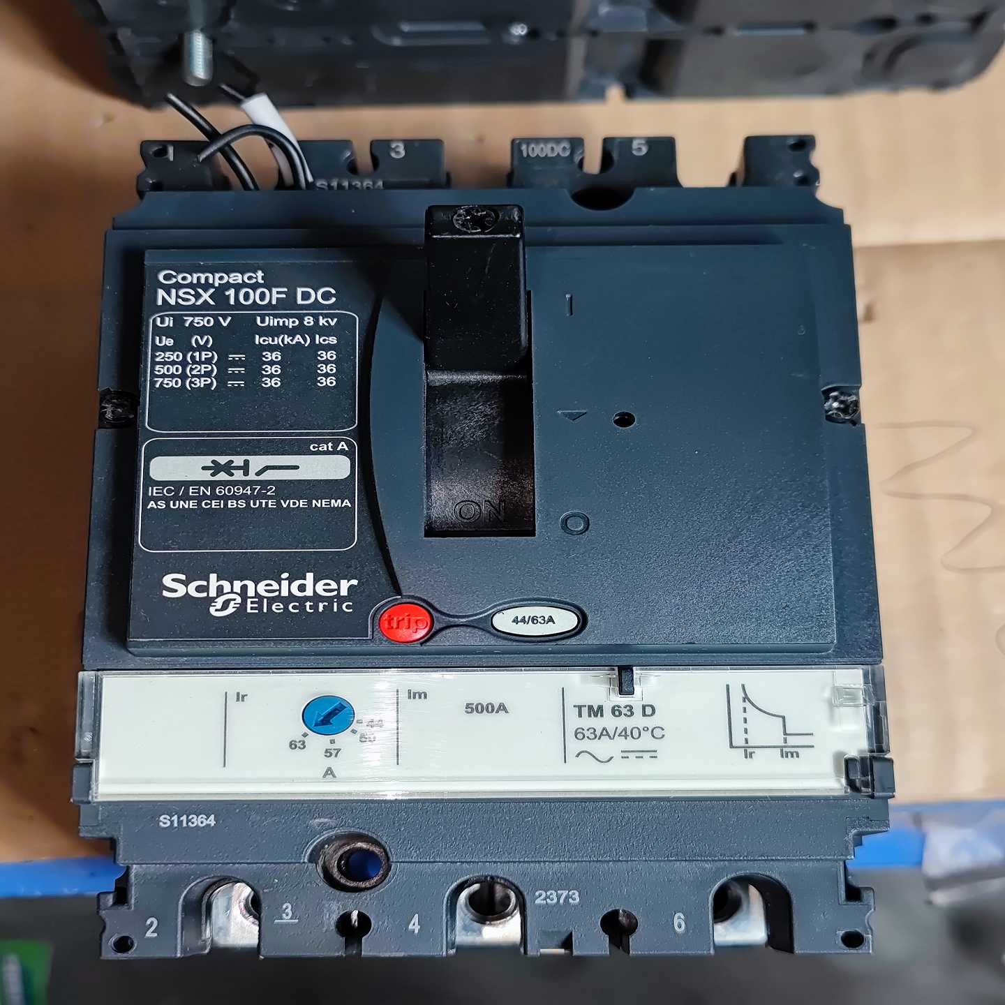 Schneider时间继电器REXL2TMB7实物图。询价