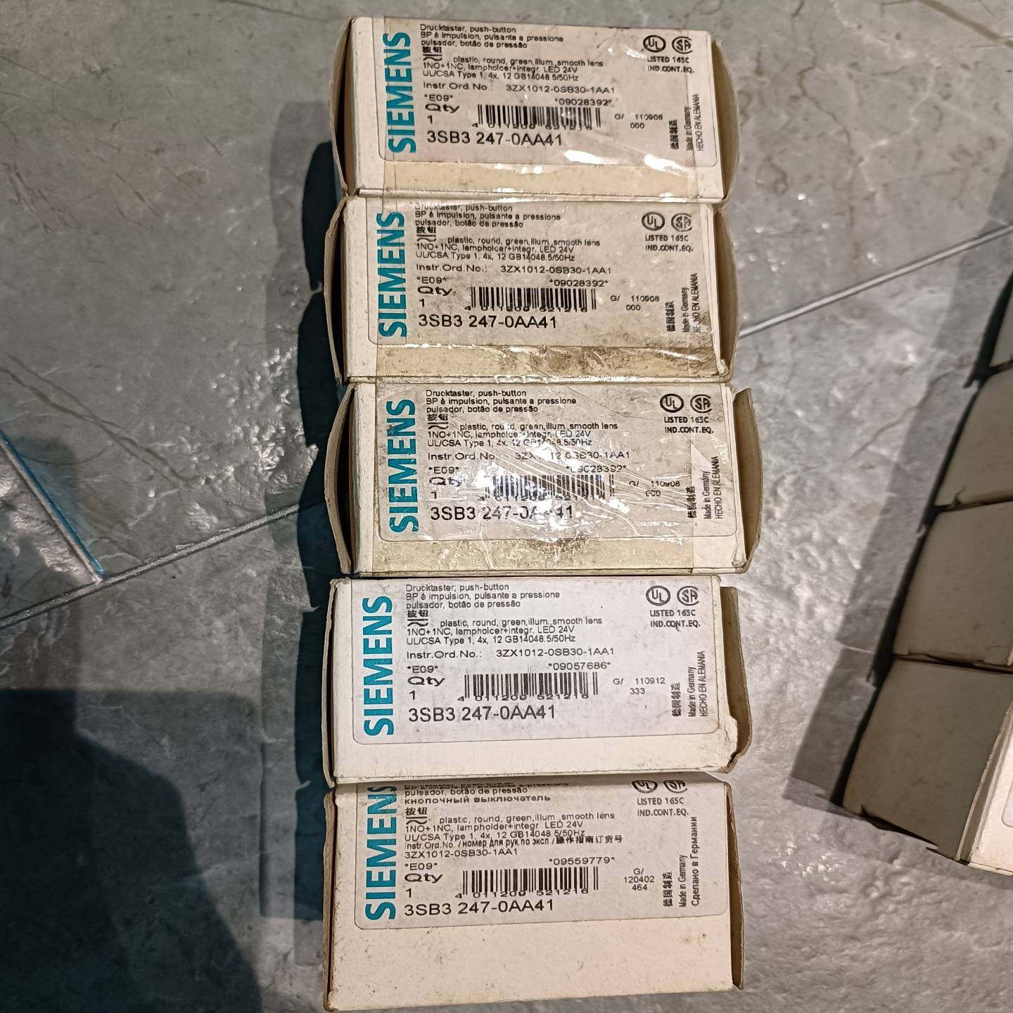 全新西门子绿色按钮3SB3247-0AA41有5套，黄色按钮--议价商品