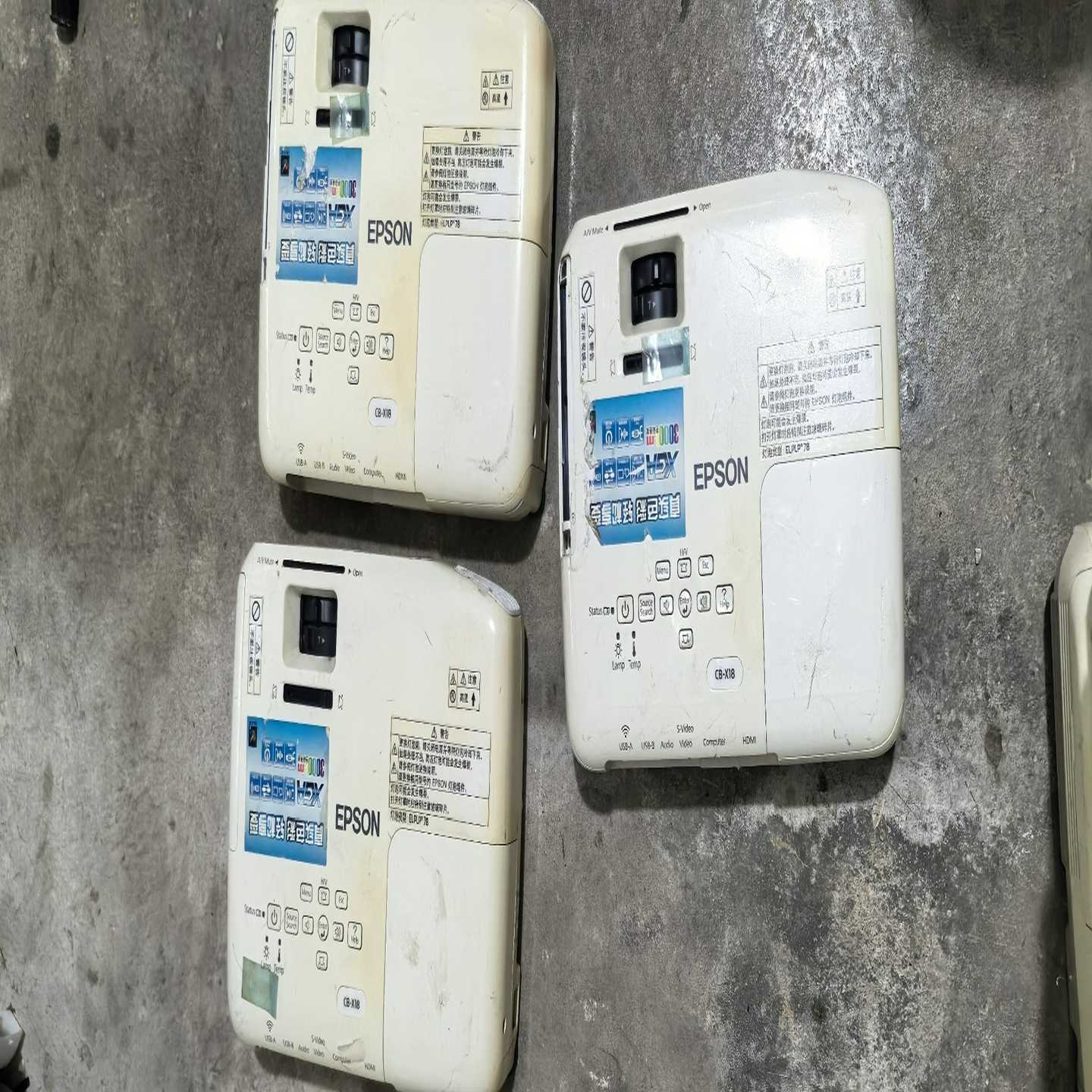 爱普生CB-X18投影仪3台,效果很好,有两台盖子没有了如图--议价