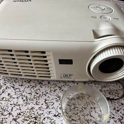 丽讯投影机型号D508测试全好--议价商品