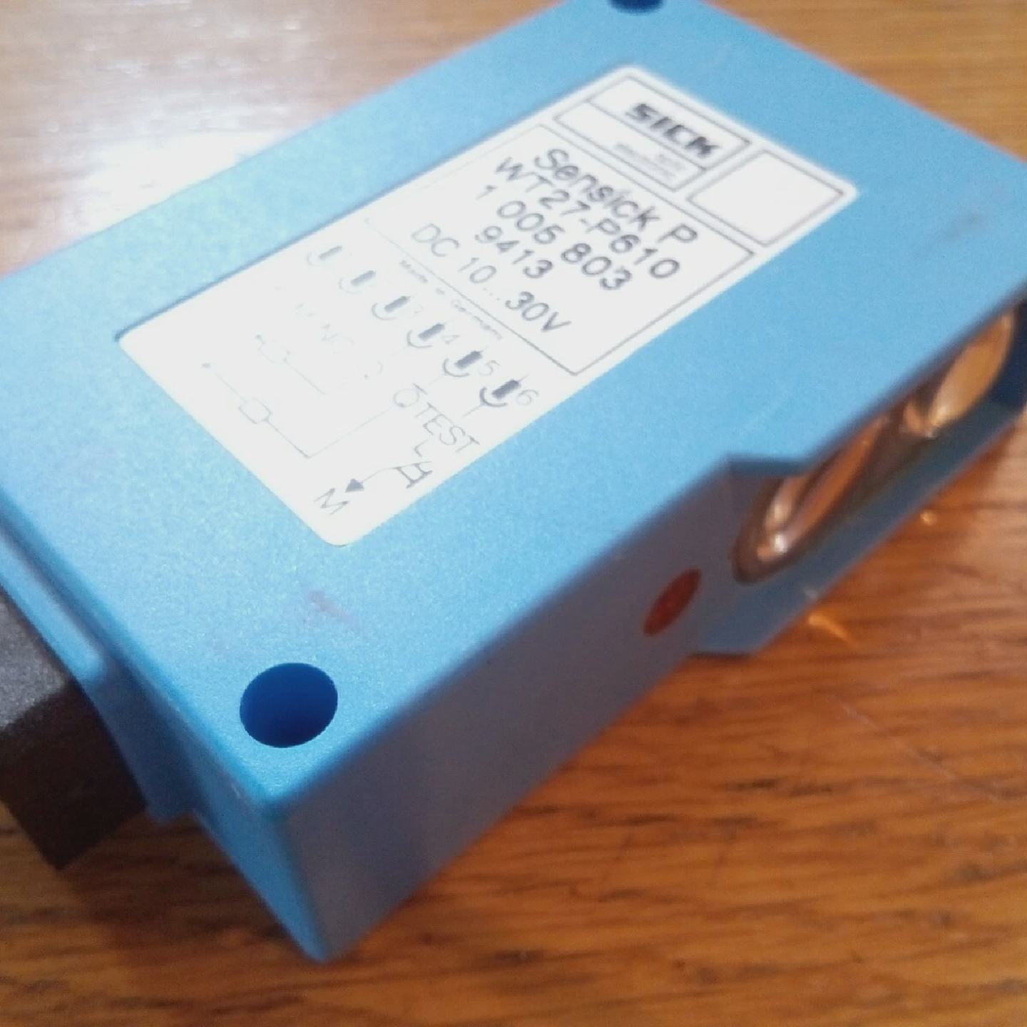 Sick proximity sensor   WT27P610  10058039413   1030Vdc    T - 实物图