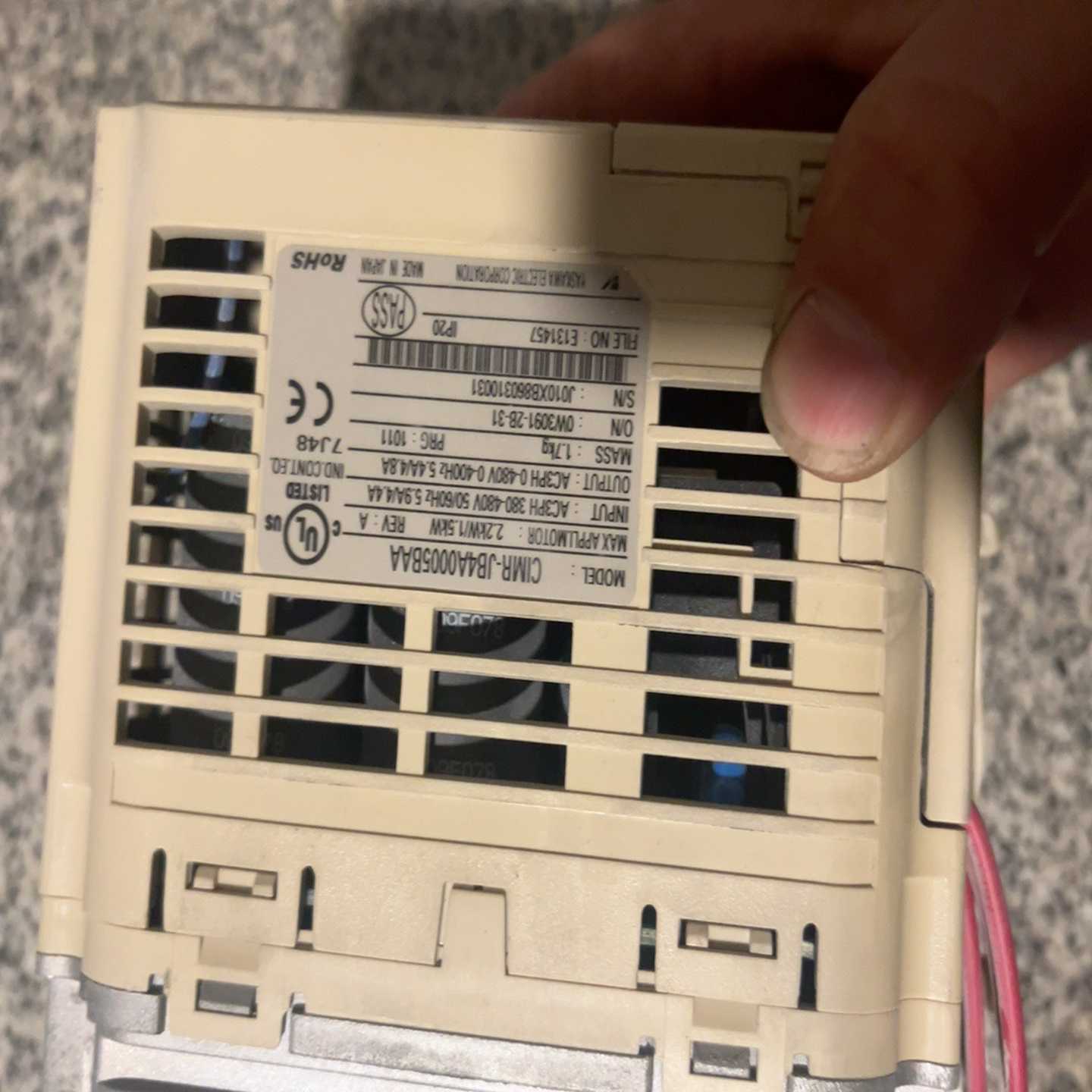 J1000变频器！JB4A0005BAA（2.2KW/1