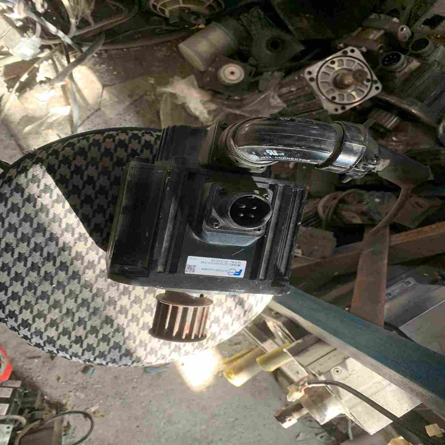 议价GYG102CC2-Tm2E二手富士1kw伺服电机实物图拆现货/维修