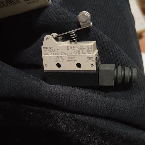 SHL-W255 -01欧姆龙微动开关    全新共8个-议价