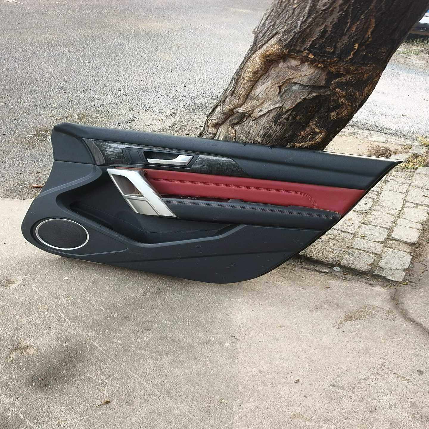 新款哈弗H2车门内饰板，9成新，轻微划痕，四个车门都有，其他--