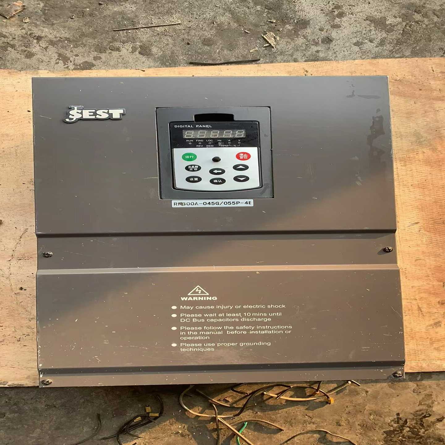 SEST意斯特RF300A-045G055P-4E变频器,议价
