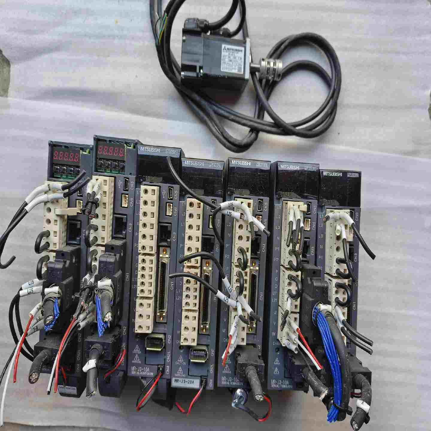 MR-J3-10AMR-J3-20A驱动100询价