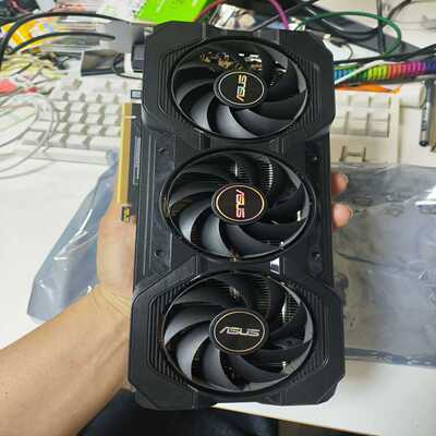 议价华硕4070super巨齿鲨，几乎全新，经常外出没什么时间耍