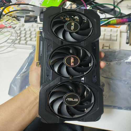 议价华硕4070super巨齿鲨，几乎全新，经常外出没什么时间耍