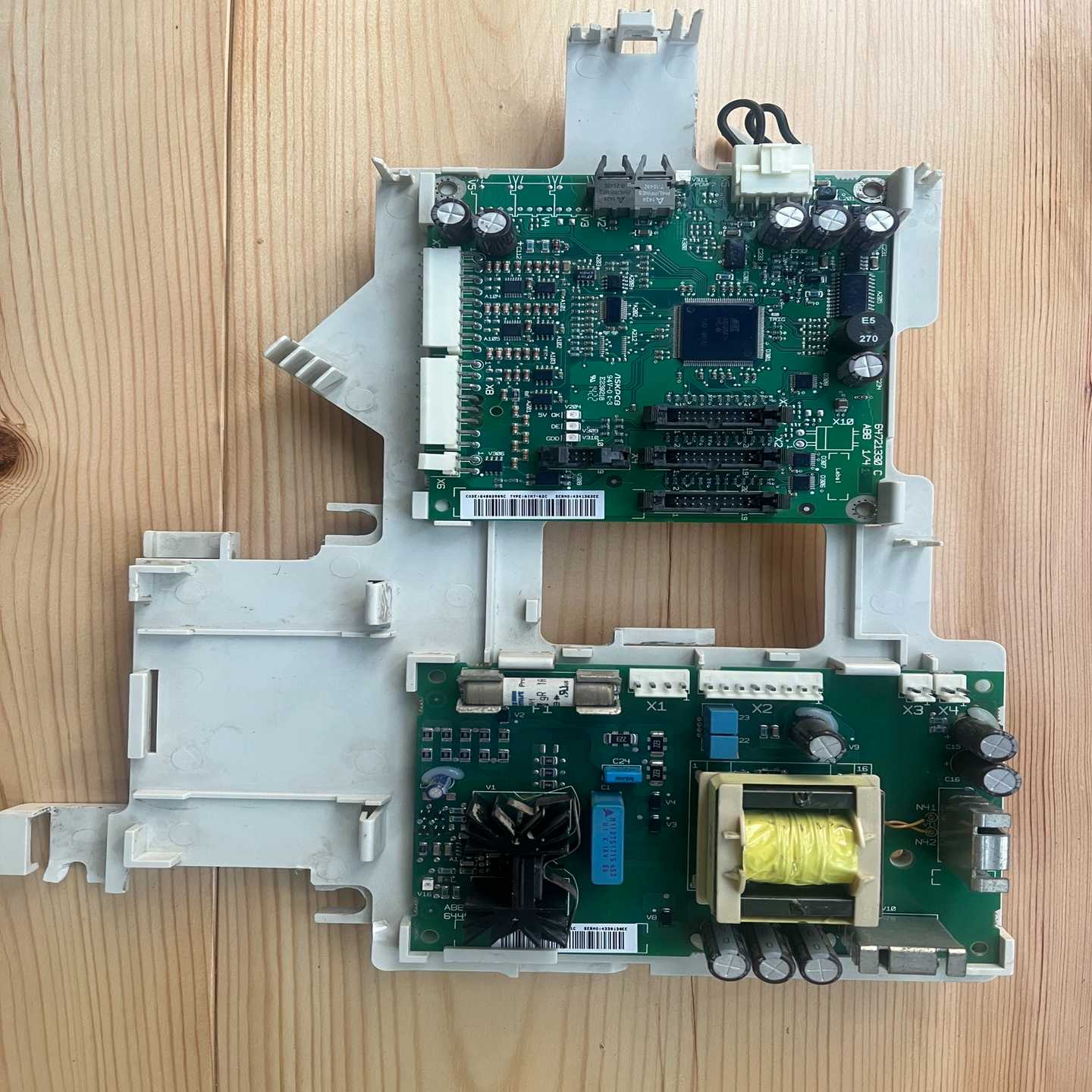 AINT-02CAPOW-01CABB800变频器R8（零零电子）