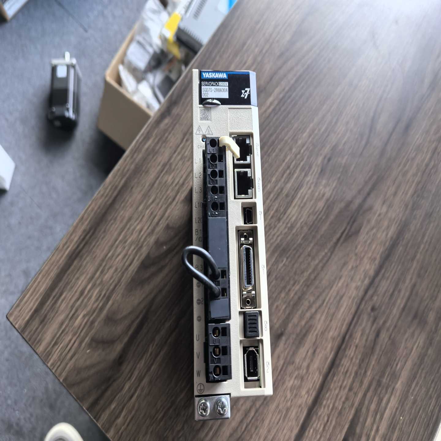 安川驱动器SGD7S-2R8A30A00299新裸机未用询价