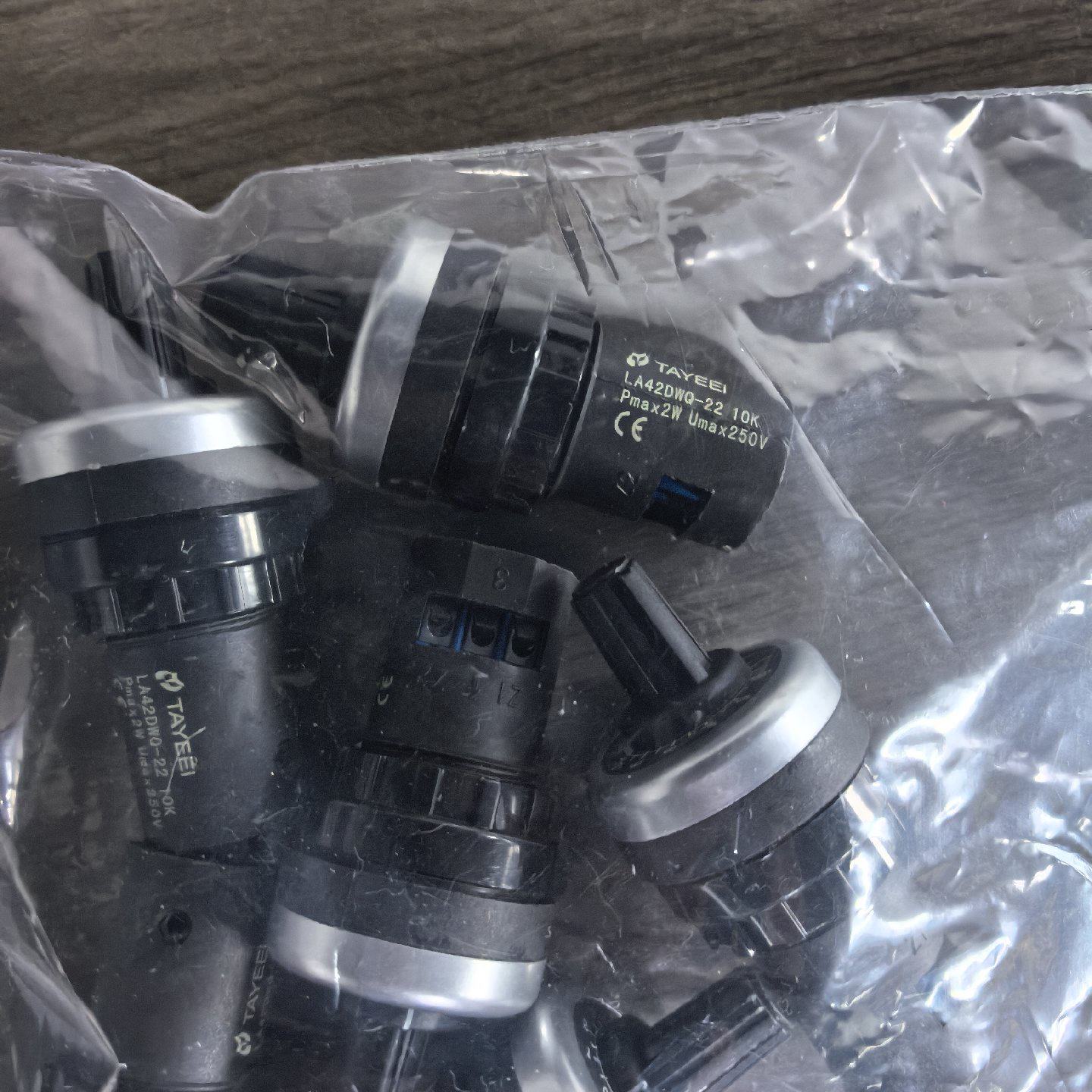 溢价-上海天逸电位器LA42DWQ2210K没有使用多余处
