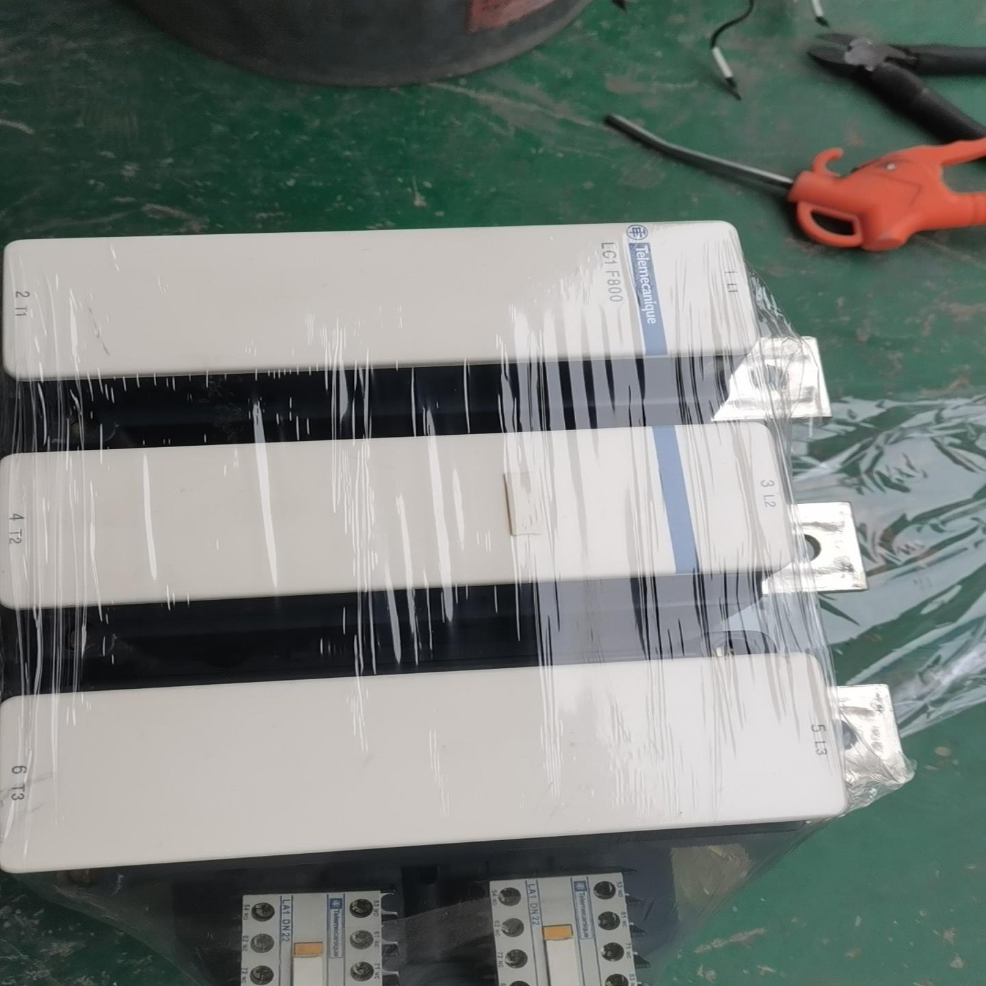 施耐德LC1F800接触器线圈220V成色不错(胖胖商铺）