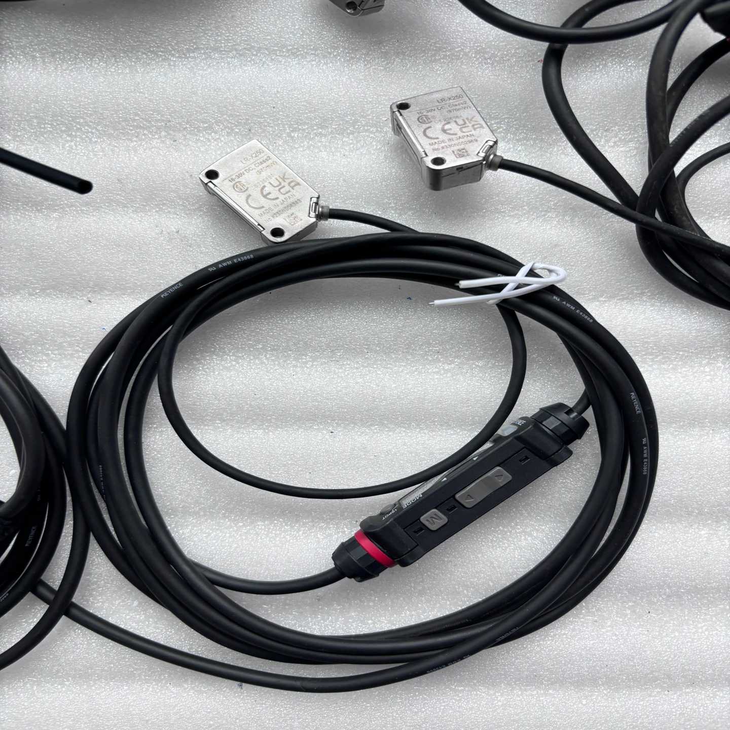 KEYENCE基恩士传感器LR-X250，有三个比较短线，实--议价商品