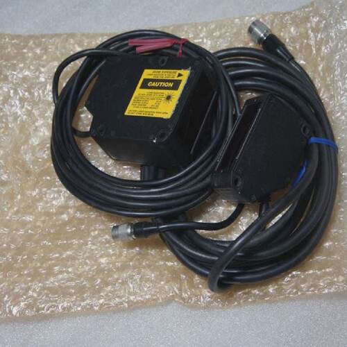 Used KEYENCE  VG036T VG036R  Laser Displacement Sensor