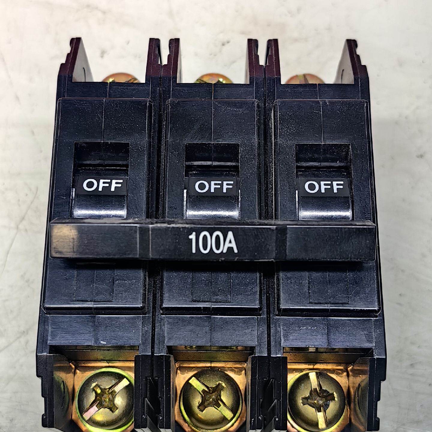 非常新的松下National断路器，N-BAK100&mdash;议价