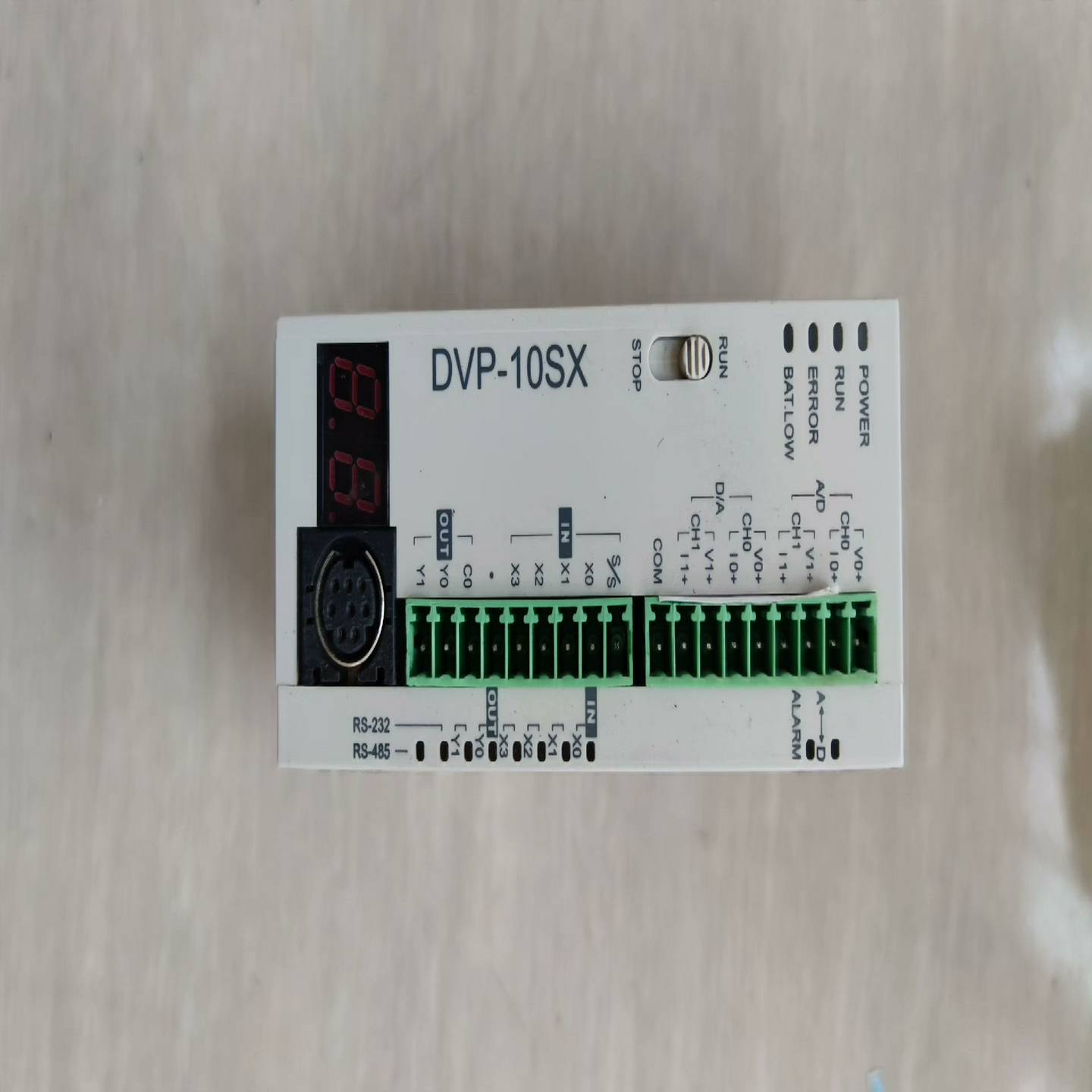 台达PLCDVP10SX11R成色实物图，功能正常询价