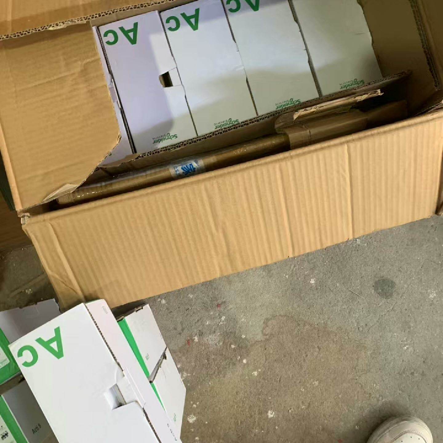 施耐德ic65n，全新正品打包出3p32的9只60块钱一只--议价商品