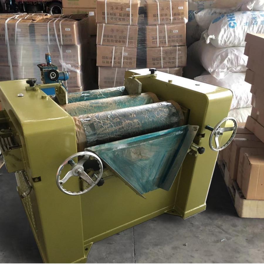 供应普通型三辊研磨机适合高粘度物料研磨涂料油漆油墨膏体研磨机