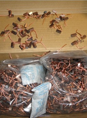 厂家直销  实物拍摄  电刷  升降机马达小碳刷5X5X11MM