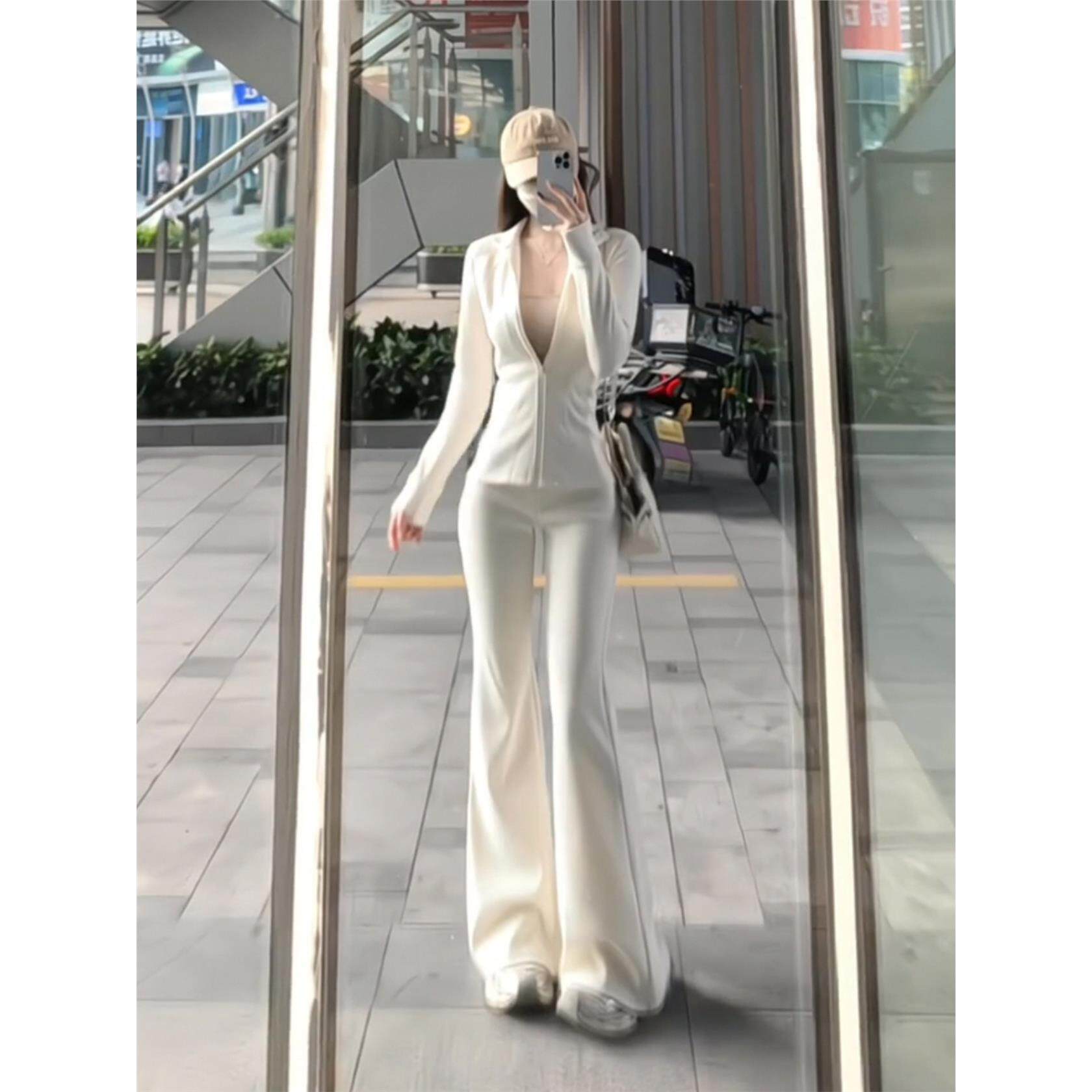 高级感运动套装女春秋洋气减龄辣妹气质收腰白色卫衣微喇裤两件套