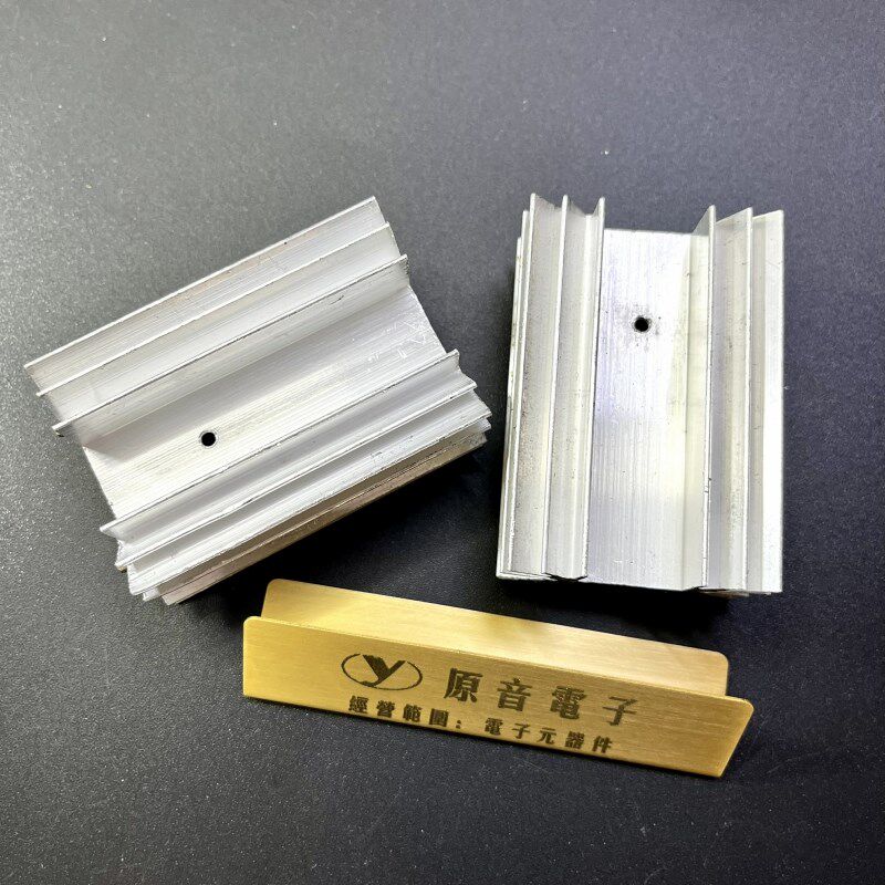 高60X40X25MM散热片 白色菊花型三极管散热器