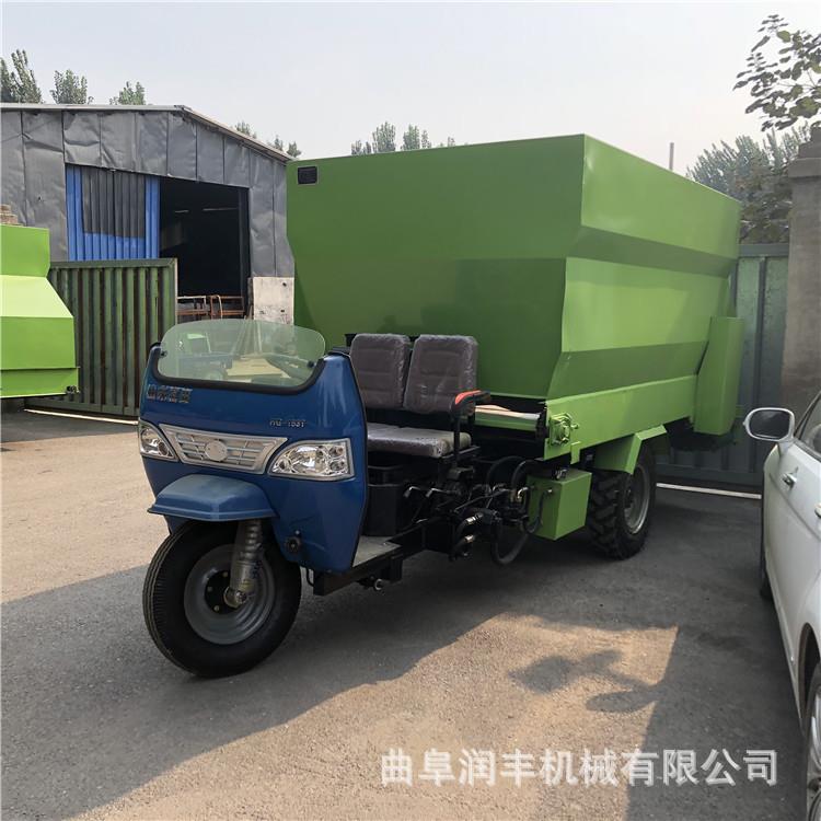 畜牧养殖全日粮撒料车大容量青储投料机省人力电动撒料车厂家