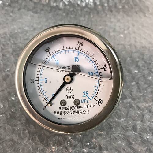 轴向耐震压力表 YN-60Z 0-25mpa 250kg 无边 无支架 后壳直径61mm