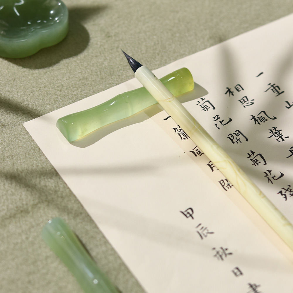 合三舍岫玉竹节笔搁创意书法国画专用笔山天然岫玉原石镇纸多功能