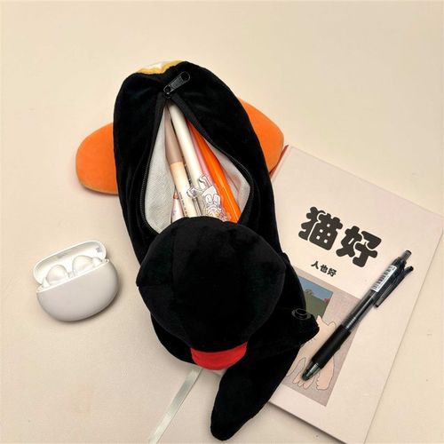 新款企鹅毛绒笔袋卡通动物创意大容量收纳玩偶公仔玩具袋文具盒