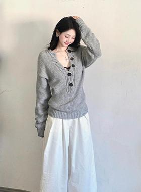 韩系氛围感穿搭灰色V领套头软糯毛衣女秋冬慵懒风内搭针织衫上衣