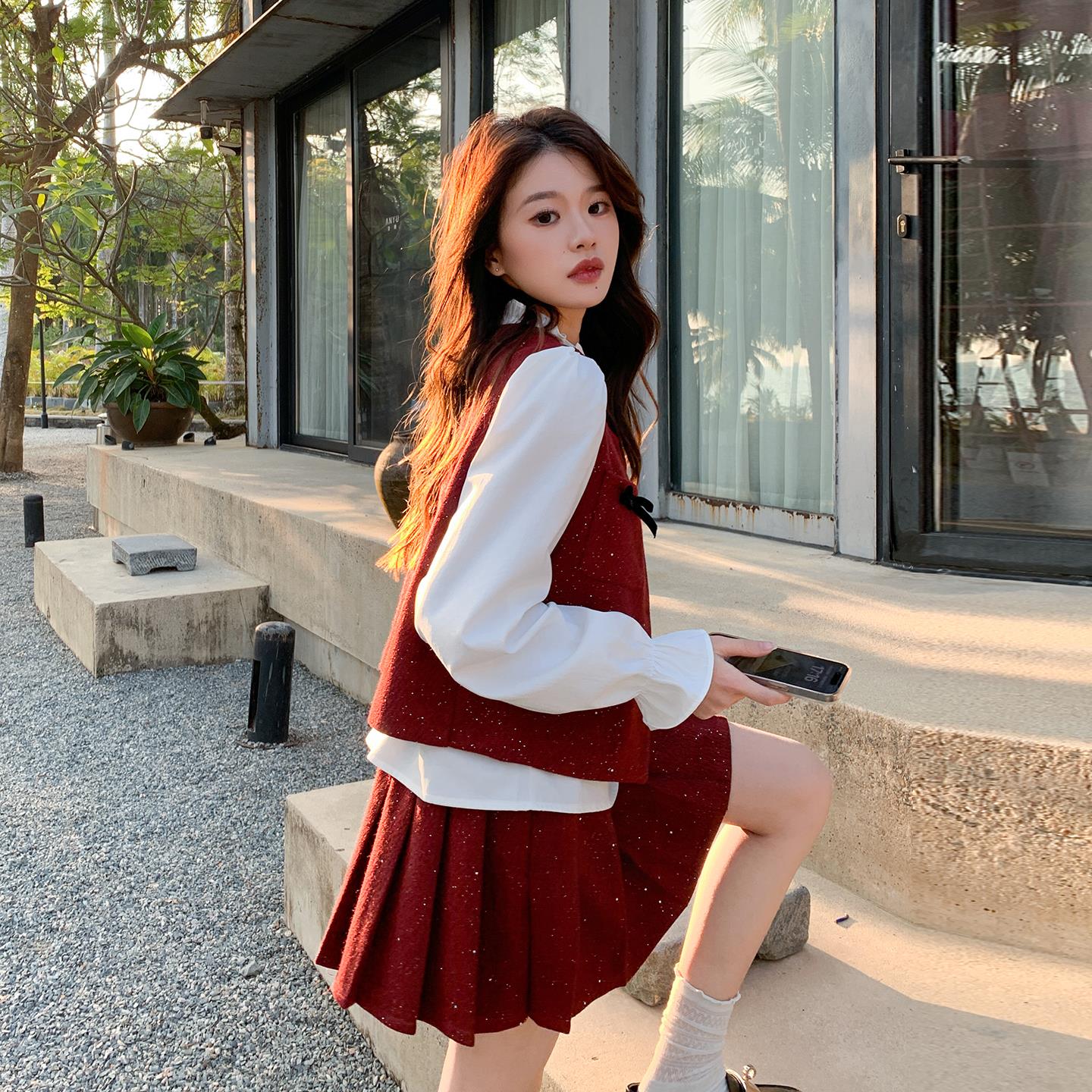 红色小香风衬衫马甲百褶半身裙套装女秋新款小个子ootd穿搭三件套