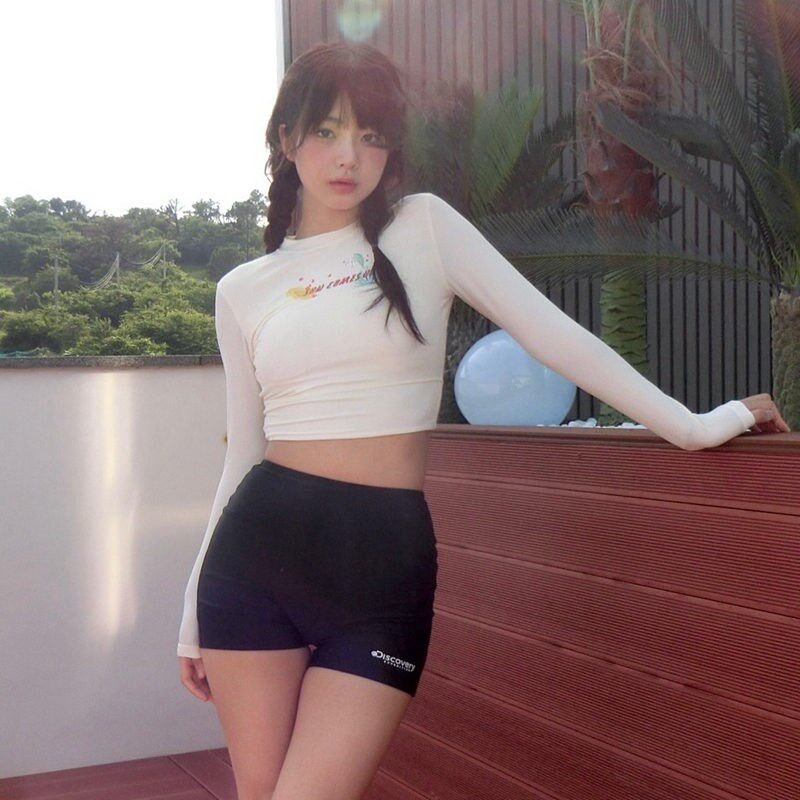 韩国泳衣女高级感2025新款ins风两件式长袖防晒度假保守情侣游泳