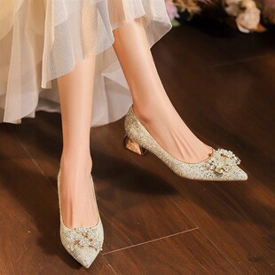 法式主纱婚鞋女粗跟2024年新款香槟色新娘鞋气质百搭尖头高跟单鞋