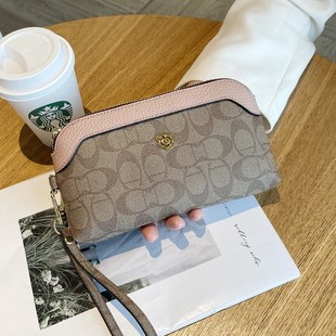 高级感手拿包女气质2025超火小巧可放手机大容量手腕包妈妈女斜挎