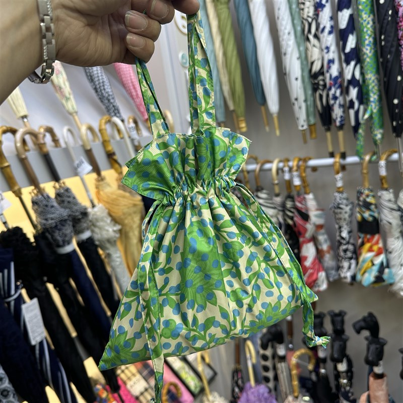 小巧便携高颜值轻量碳纤防风五折伞绿色花朵口袋雨伞黑胶晴雨两用