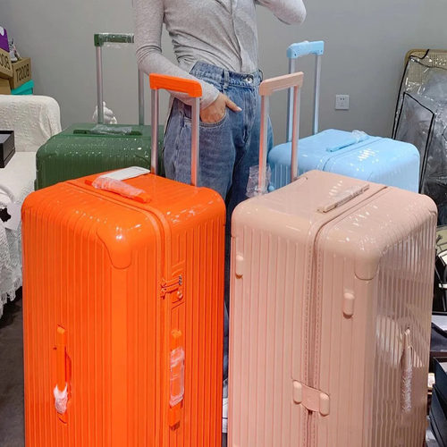 超大容量密码行李箱32s寸 搭载万向轮与TSA密码锁的旅行箱
