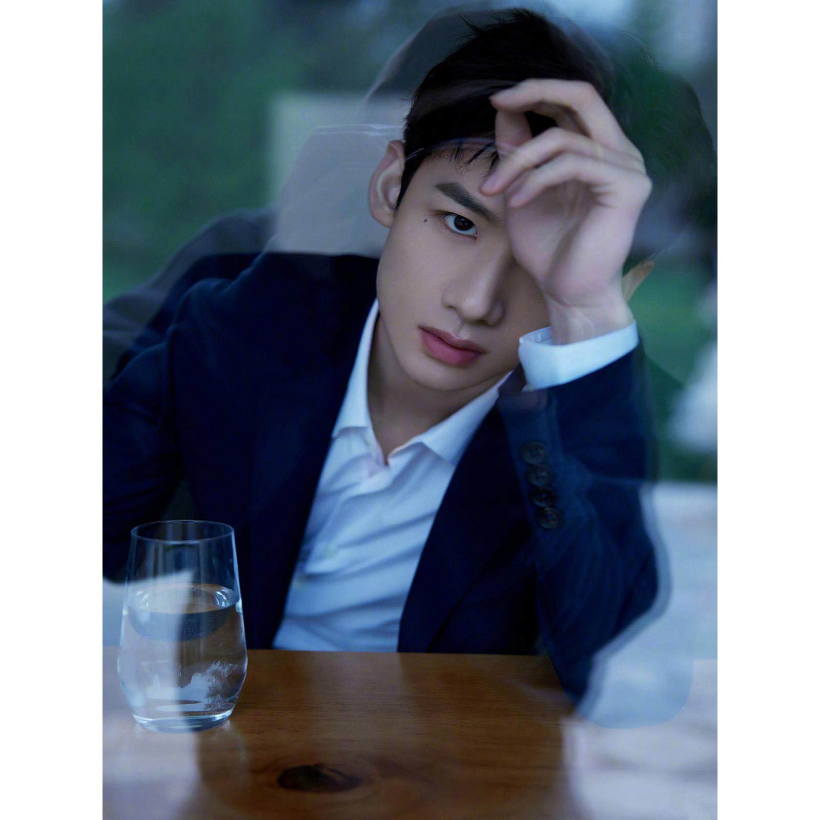 白敬亭贴纸海报明星写真人物周边礼物宿舍卧室墙壁纸自粘装饰画